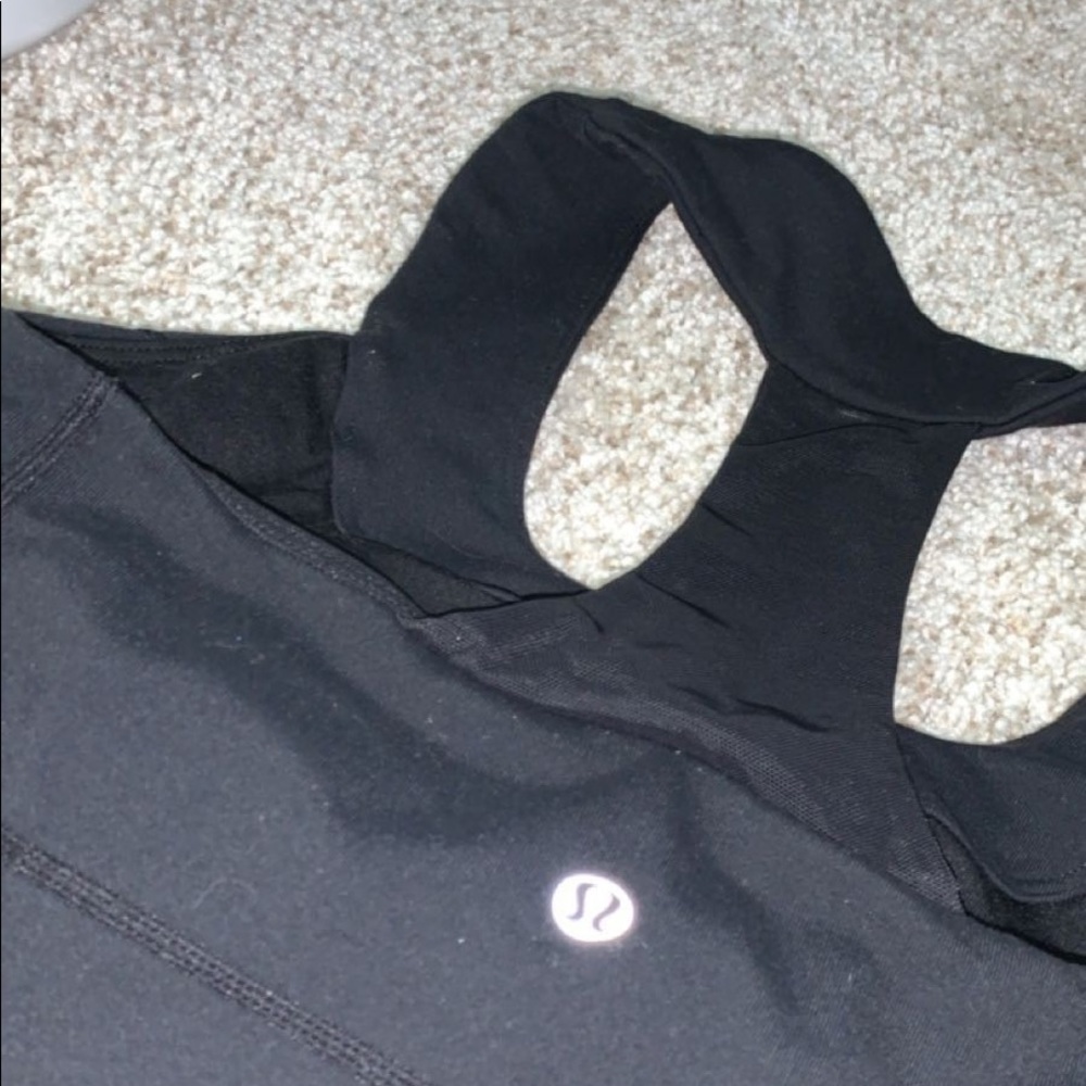 black lululemon tank top! built in sports bra